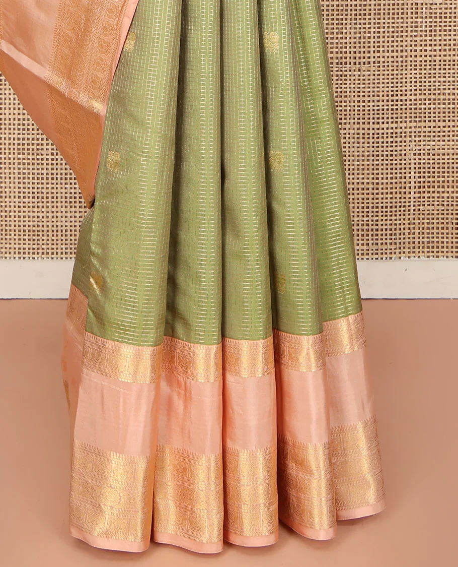 Green Vasundhara Silk Saree, Steeped in Richness with Mayil Chakram Buttas and Checked Design, Complemented by a Contrast Rettai Pettu Border of Iruthalai Pakshi, Banaras, Muthu, and Kodi Visiry Designs, Grand Jaal Pallu, and Paired with a Contrast Blouse - Image 4
