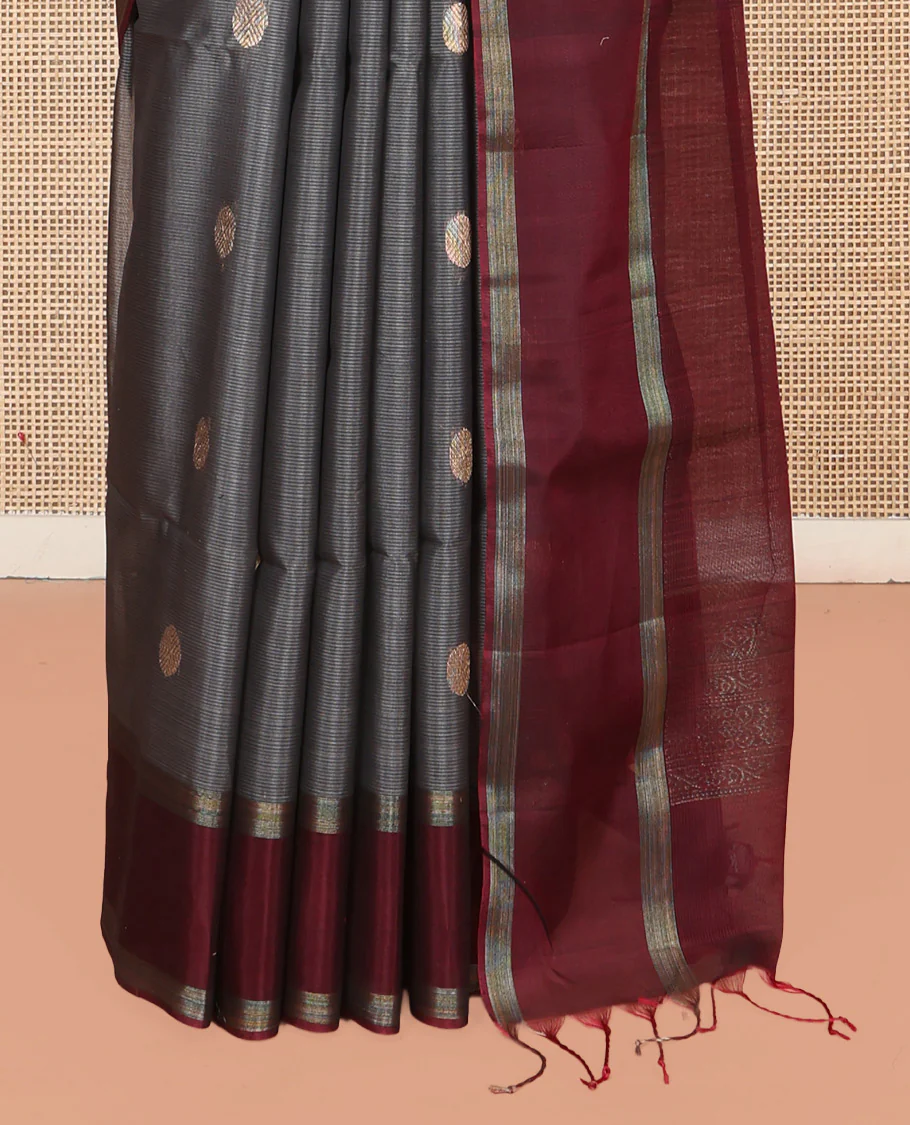 Grey Silk Cotton Saree, Artfully Woven with Peacock and Rudraksham Motifs On Its Body, Complemented by Contrast Zari Motifs Woven Border, Geometric Zari Patterned Pallu and Paired with a Contrast Blouse - Image 4