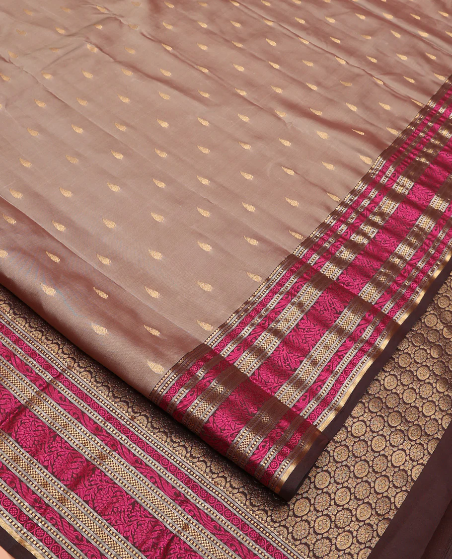 Grey Vasundhara Lite Silk Mix Saree, Subtly Woven with Zari Buttas All Over Its Body, Complemented by Contrast Border of Kodi Visiry Designs, Pallu Steeped with Chakram Designs, and Paired with a Contrast Blouse - Image 2