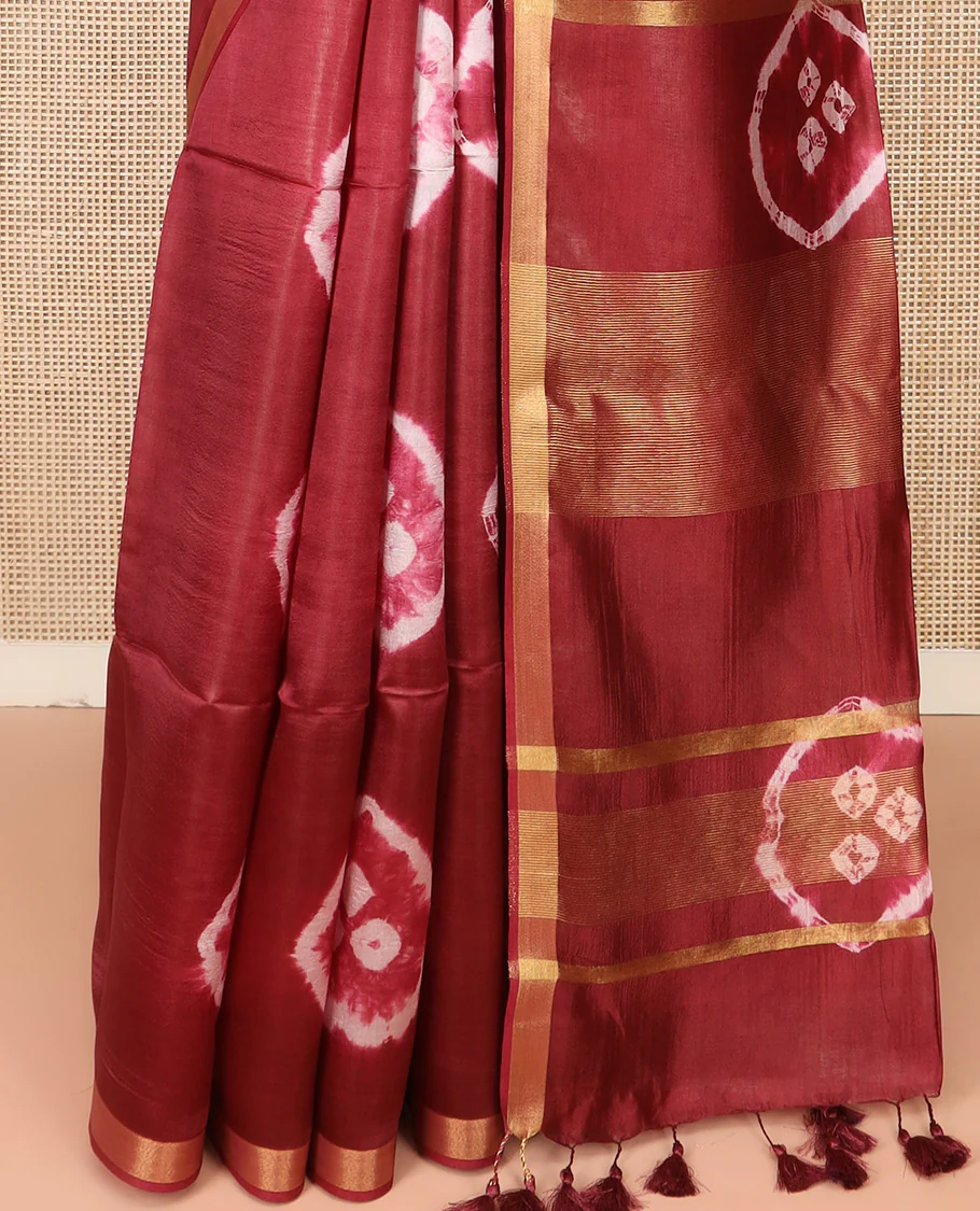 Maroon Banana Pith Saree Elevated with Bright Shibori Print, Subtly Woven Zari Bavanji Border, Pallu Featuring Shibori Print, and Paired with a Matching Shibori Printed Blouse - Image 4