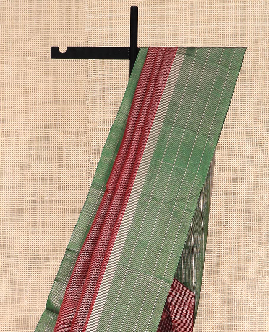 Maroon Kanchipuram Silk Saree Spotlighted Kasa Kasa Checks All Over Its Body, Complemented by a Contrast Border of Zari Stripes, Featuring Pallu of Seppu Rekku Designs, and Paired with a Contrast Blouse - Image 3