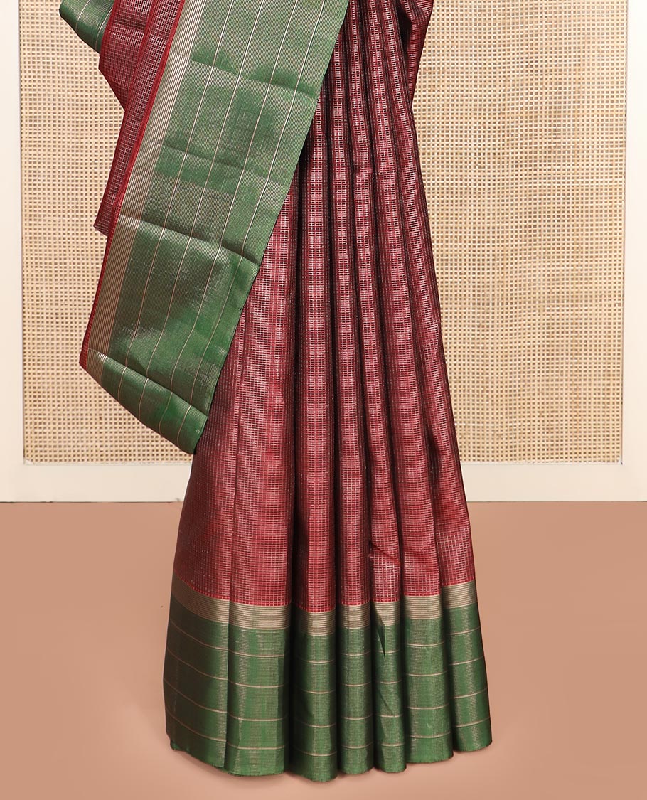 Maroon Kanchipuram Silk Saree Spotlighted Kasa Kasa Checks All Over Its Body, Complemented by a Contrast Border of Zari Stripes, Featuring Pallu of Seppu Rekku Designs, and Paired with a Contrast Blouse - Image 4