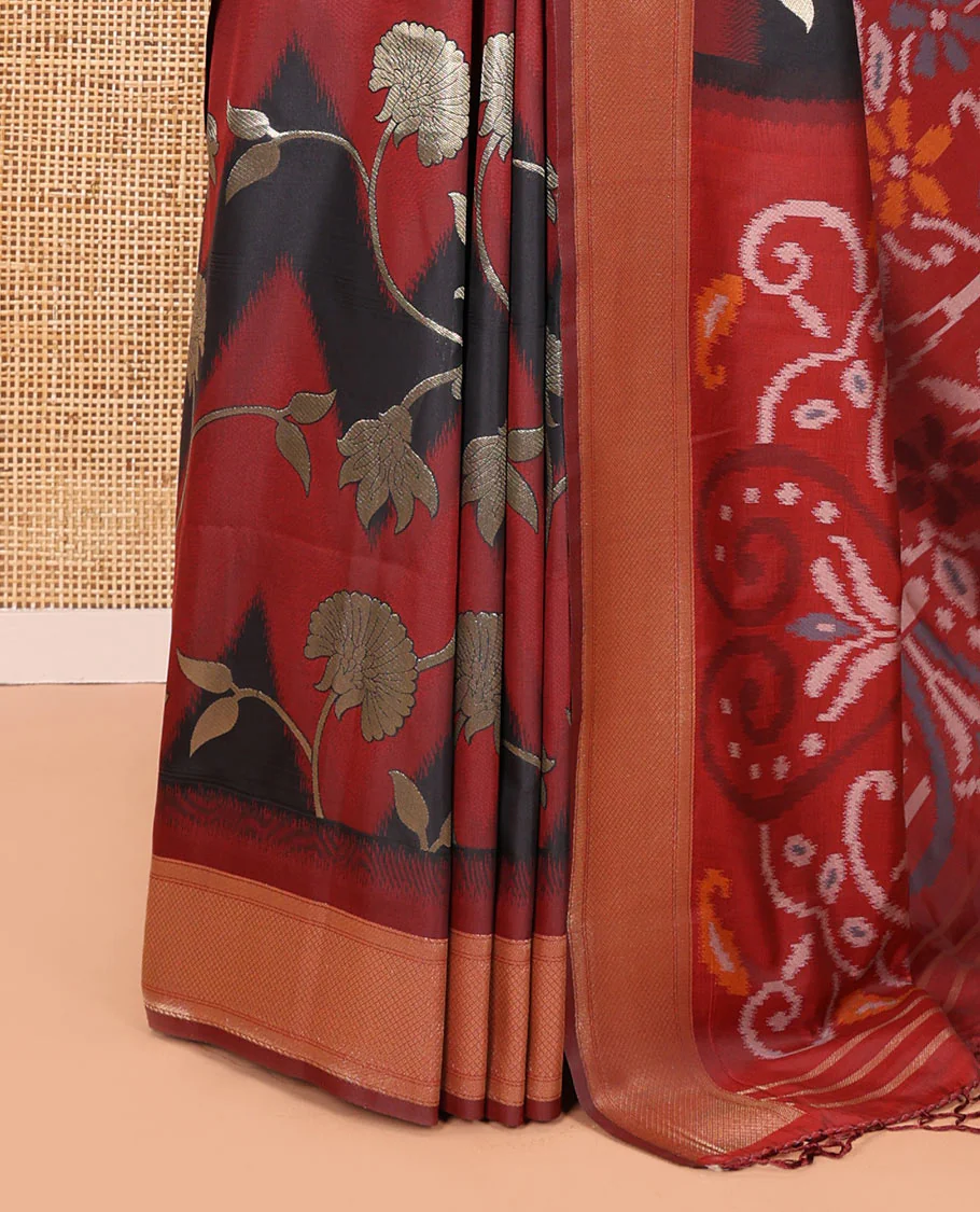 Maroon Mulberry Soft Silk Saree, Dazzled with Zig-Zag Stripes and Floral Jaal Design on Its Body, Highlighted by a Zari-Decked-Up Border, Pallu Features an Ikkat Design Weave, and Paired with a Blouse - Image 3