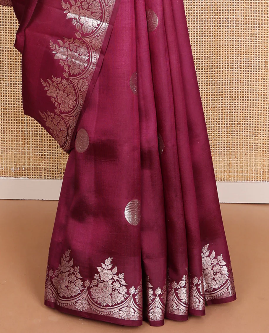 Maroon round-shaped zari buttas raw mango silk saree, zari border of scallop & floral designs & floral steeped pallu - Image 5