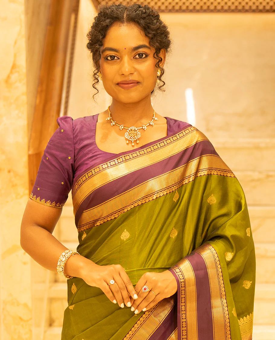 Mehendi Green-Magenta Vasundhara Lite Silk Mix Saree, Enriched with Zari Buttas, Complemented by Contrast Rettai Pettu Border of Salangai, Vanki, Mayil Kann, and Star Vanki Designs, Intricately Designed Pallu, and Paired with a Contrast Blouse - Image 3