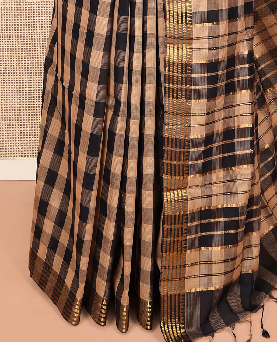 Multi-Color Checked Mangalgiri Cotton Saree, Highlighted by Zari Temple Border, Zari-Striped Pallu, and Paired with a Matching Blouse - Image 3