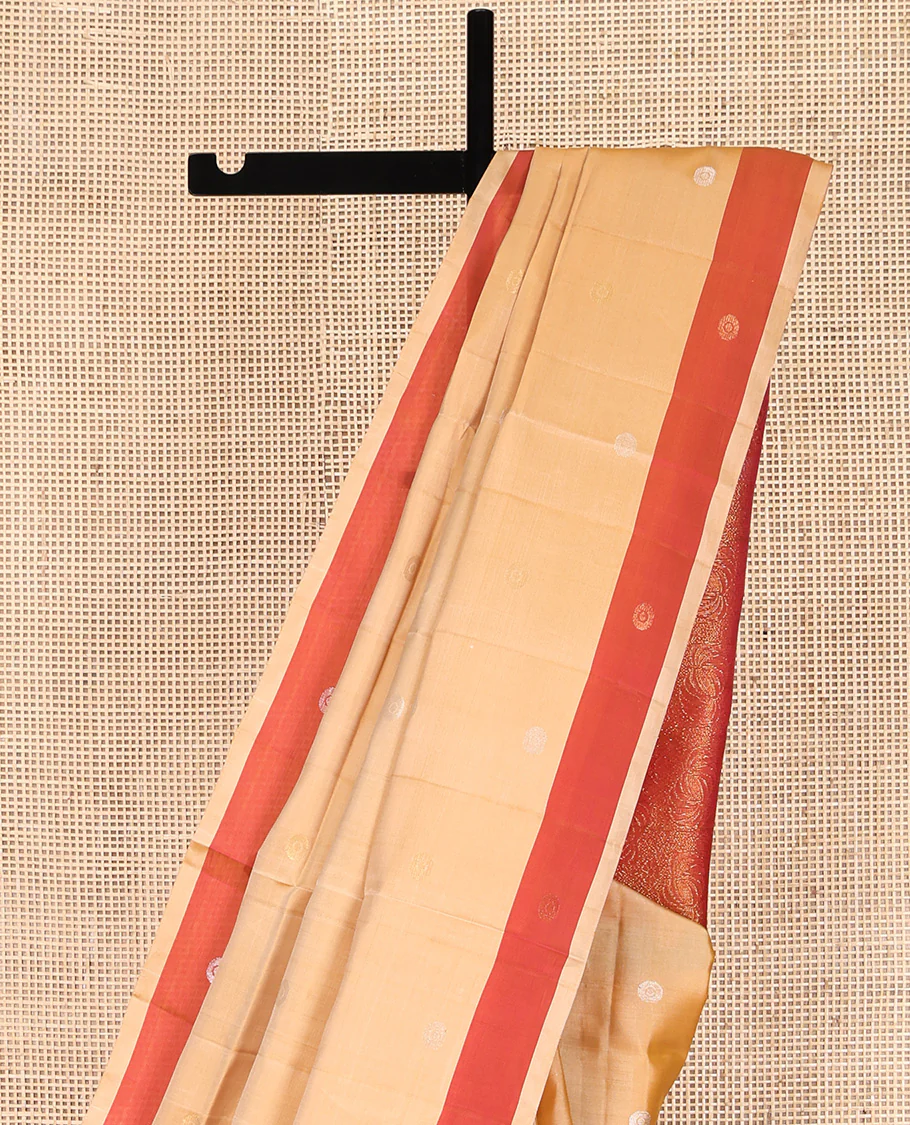 Orange Mayuri Lite Silk Mix Saree, Woven with Buttas All Over Its Body, Complemented by a Contrast Border, Pallu of Intricate Designs, and Paired with a Contrast Blouse - Image 3