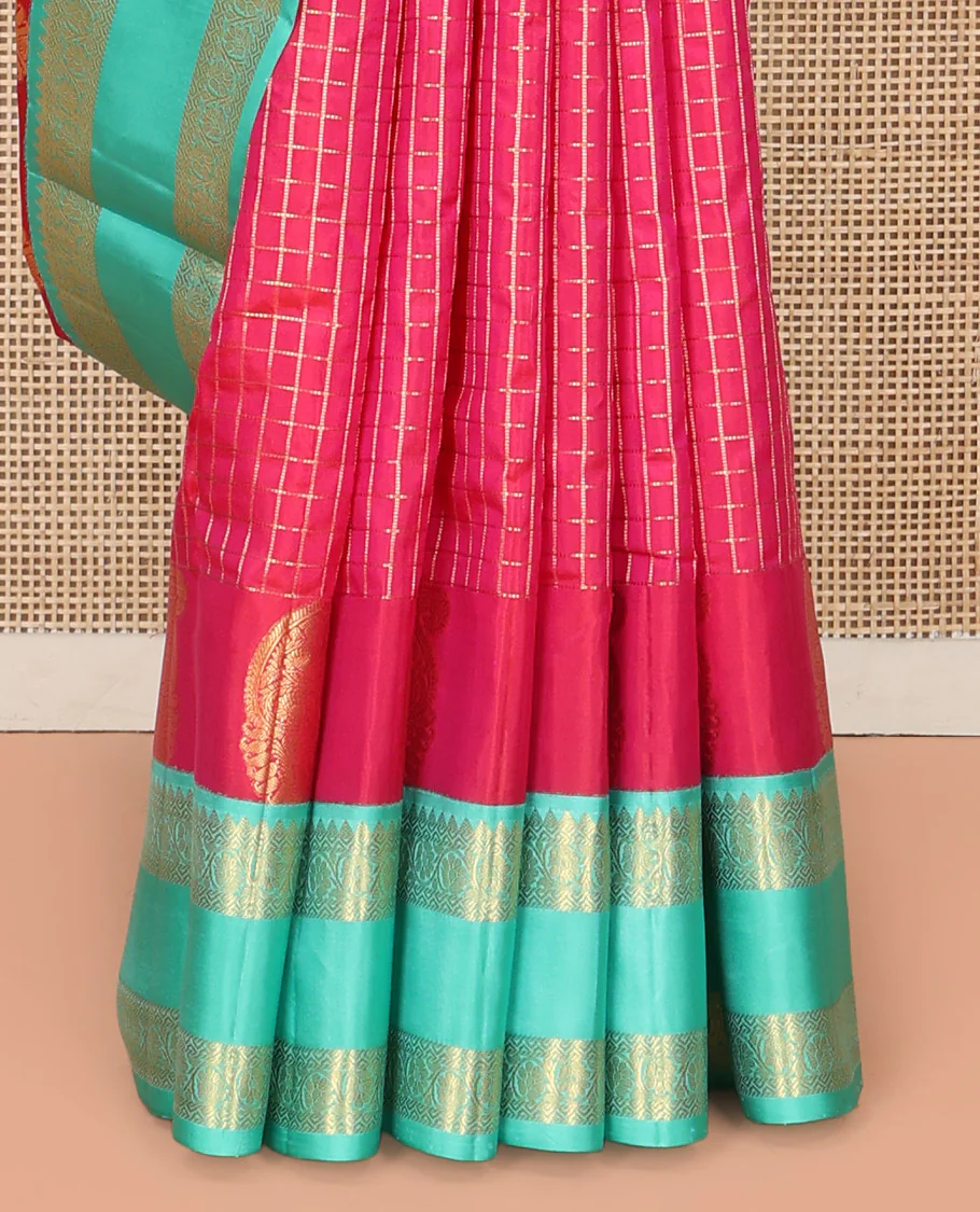 Pink Vasundhara Silk Saree, Masterfully Woven with Muthu Checks and Manga Buttas All Over Its Body, Complemented by a Contrast Rettai Pettu Border of Rekku, and Kodi Visiry Designs, Grand Pallu, and Paired with a Contrast Blouse - Image 4