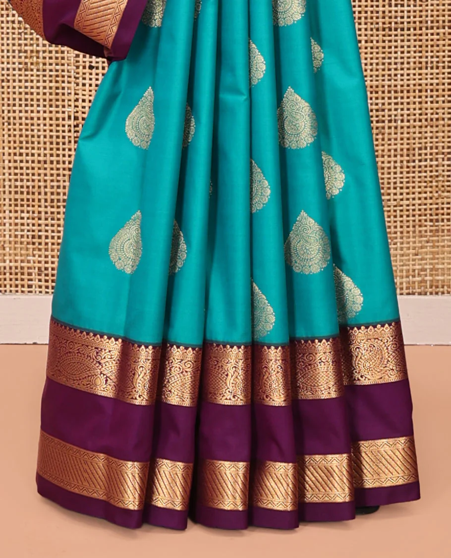 Rama Green and Purple Budget Silk Saree, Accentuated with Zari Buttas All Over Its Body, Complemented by Contrast Rettai Pettu Traditional Zari Designs Woven Border, Grand Pallu and Paired with a Contrast Blouse - Image 4