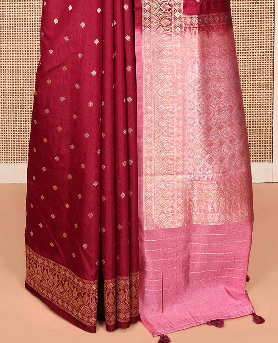 Red Matka Silk Saree, Detailed with Buttas on Its Body, Highlighted by a Geometric Patterned Border, Complemented by a Contrast Pallu of Jaal Designs, and Paired with a Contrast Blouse - Image 4