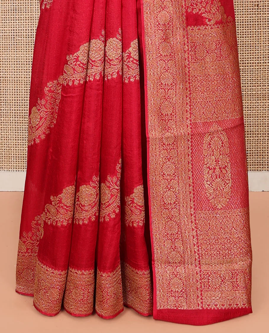 Red Matka Silk Saree, Impeccably Styled with Floral Jaal Jacquard Design on Its Body, Highlighted by Traditional Design Border, Intricately Designed Pallu, and Paired with a Matching Blouse - Image 4