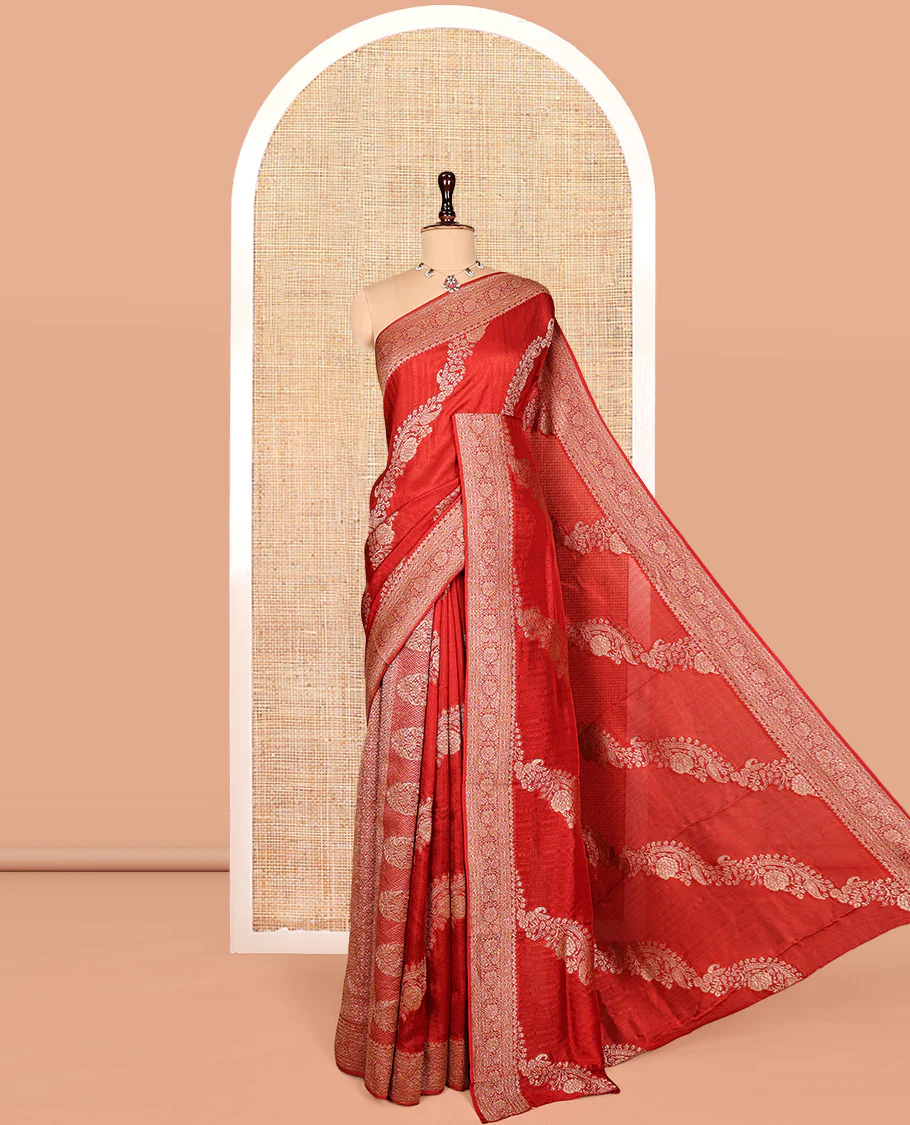 Red Matka Silk Saree, Majestically Detailed with Floral Jaal Jacquard Design on Its Body, Highlighted by Traditional Design Border, Intricately Designed Pallu, and Paired with a Matching Blouse