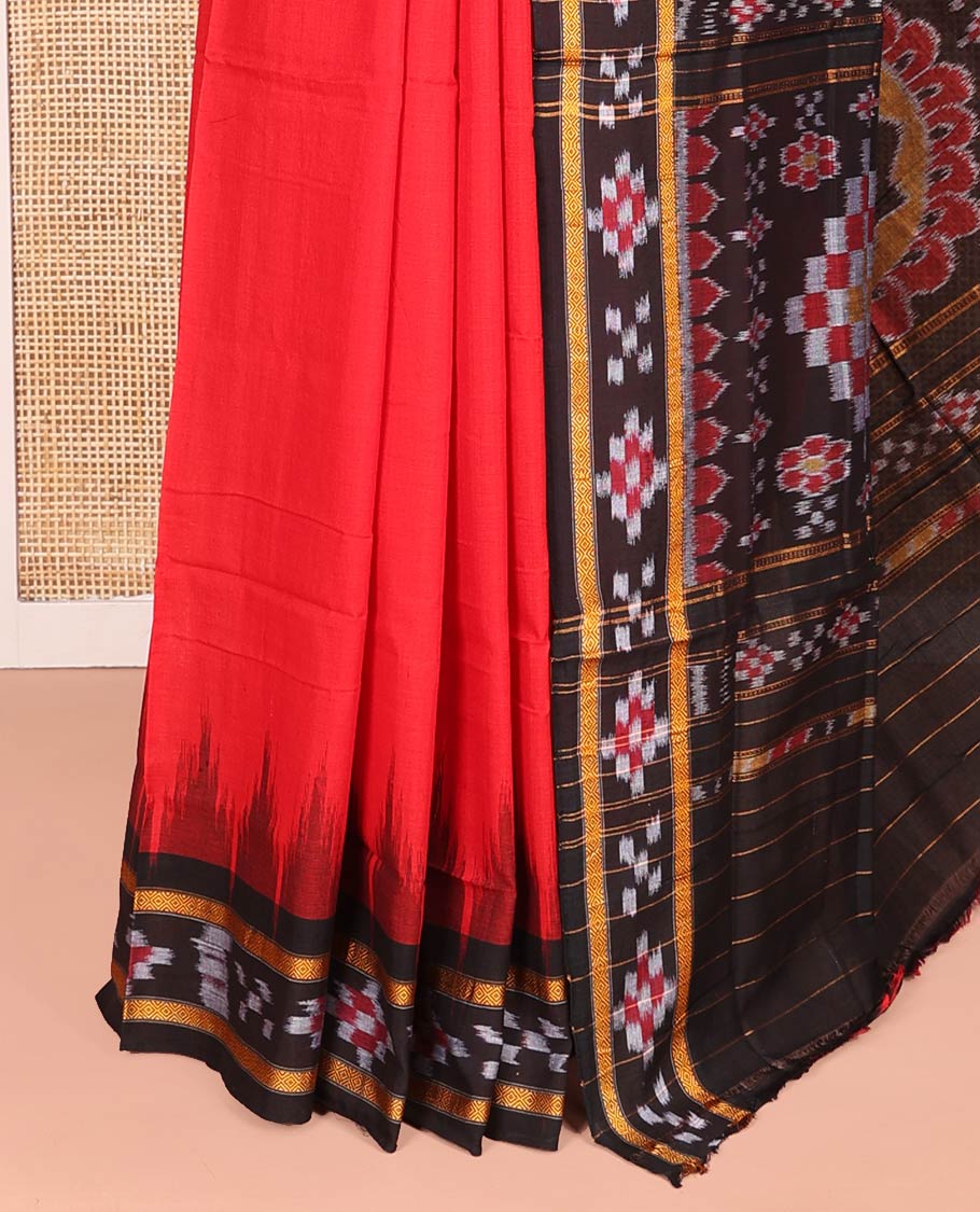Red Plain Odisha Cotton Saree, Complemented by a Contrast Temple Border of Pasapalli Weaves, Pallu Features Intricate Patterns, and Has No Blouse - Image 3