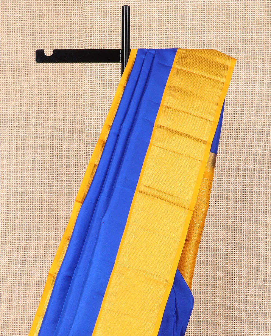 Royal blue plain Kanchipuram silk saree, contrast border of salngai, muthu, and ara maadam designs, and intricate pallu - Image 2