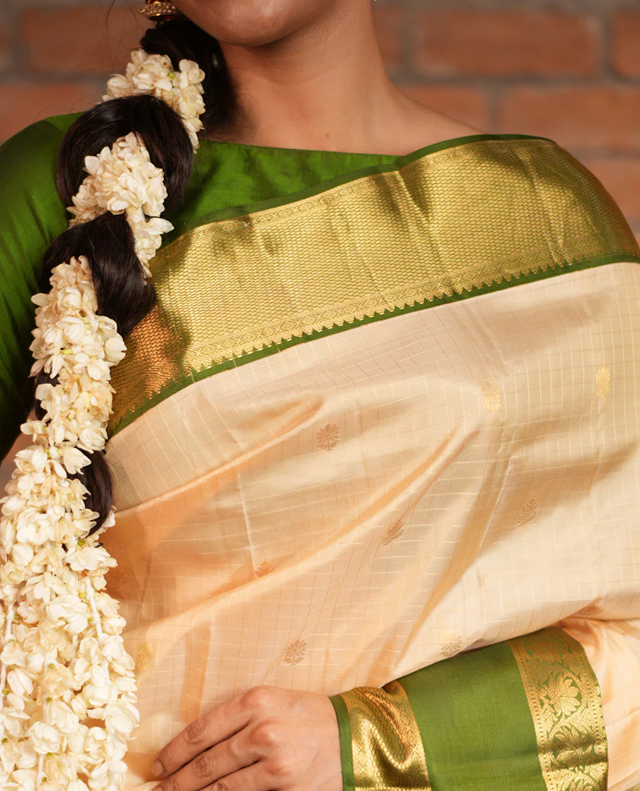 Sandal Vasundhara Silk Saree, Finely Crafted with Zari Buttas and Checked Design, Complemented by a Contrast One-Sided Rettai Pettu Border of Rekku, Laddu Kamalam, Mayil Kann and Kodi Visiry Designs, Grand Jaal Pallu, and Paired with a Contrast Blouse - Image 4