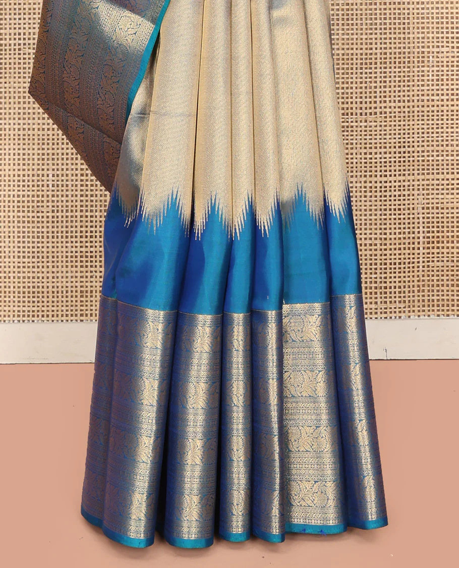 Scintillating Blue Vasundhara Lite-Silk Mix Saree, Gleamed Up with Zari on Its Body, Highlighted by Thazampoo Rekku Border of Neli, Paisa, Cross Kamalam, and Kodi Visiry Designs, a Grand Geometric-Patterned Pallu, and Paired with a Matching Blouse - Image 9