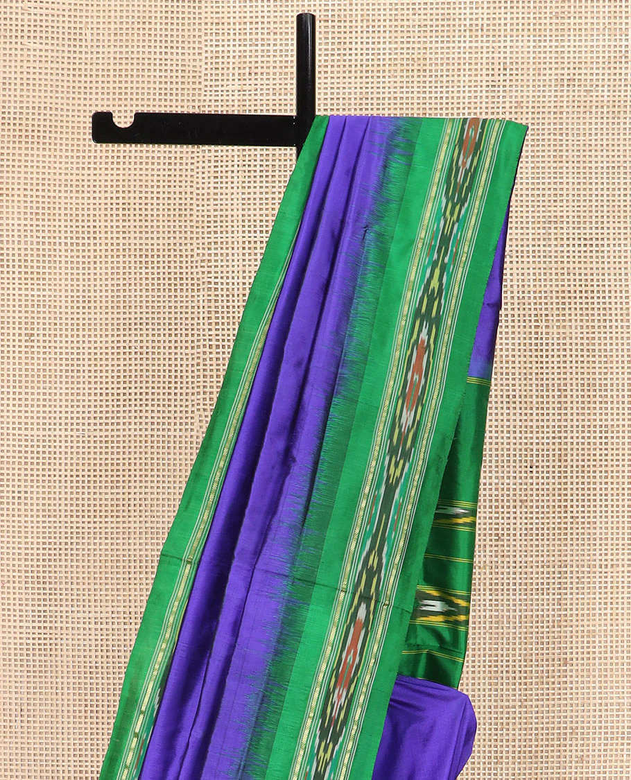 Violet Plain Ikkat Silk Saree with a Contrast Green Border Adorned by a Hazy Ikkat Weave, Featuring a Pallu Flanked by Stripes and Ikkat Texture - Image 3