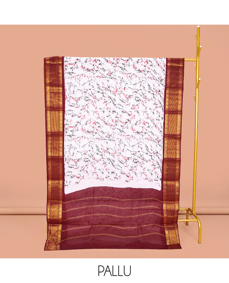 White-Red Sungudi Cotton Saree, Uniquely Printed with Paint-Like Splashes on Its Body, Complemented by a Contrast Traditional Zari Design Border, Zari-Striped Pallu, and Has No Blouse - Image 2