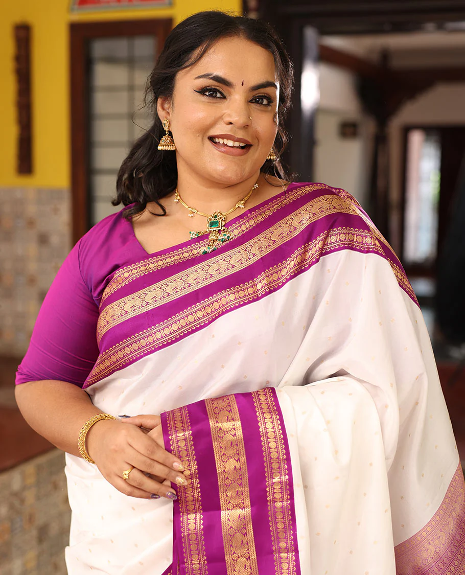 White Vasundhara Silk Saree Elegantly Embellished with Zari Buttas, Complemented by a Varisai Pettu Border Featuring Rekku, Muthu, Banaras, Rudraksham, and Mayil Designs, Majestically Woven with a Zari-Designed Pallu, and Paired with a Contrast Blouse - Image 2