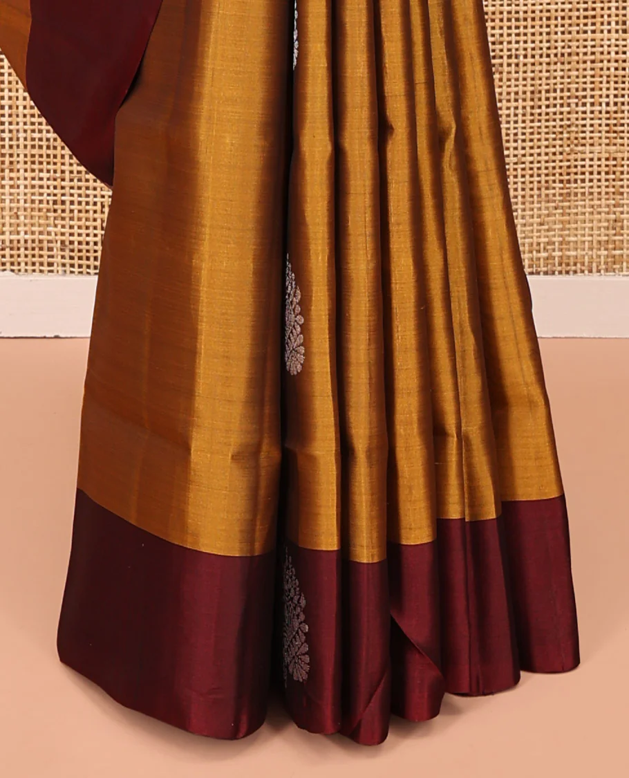 Yellow Mayuri Lite Silk Mix Saree, Adorned with Zari Buttas on Its Body, Complemented by a Contrast Border of Unique Designs, Geometric Patterns Pallu, and Paired with a Contrast Blouse - Image 4